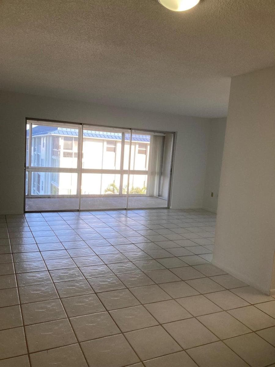 2936 Lake Shore Drive 409 photo 3