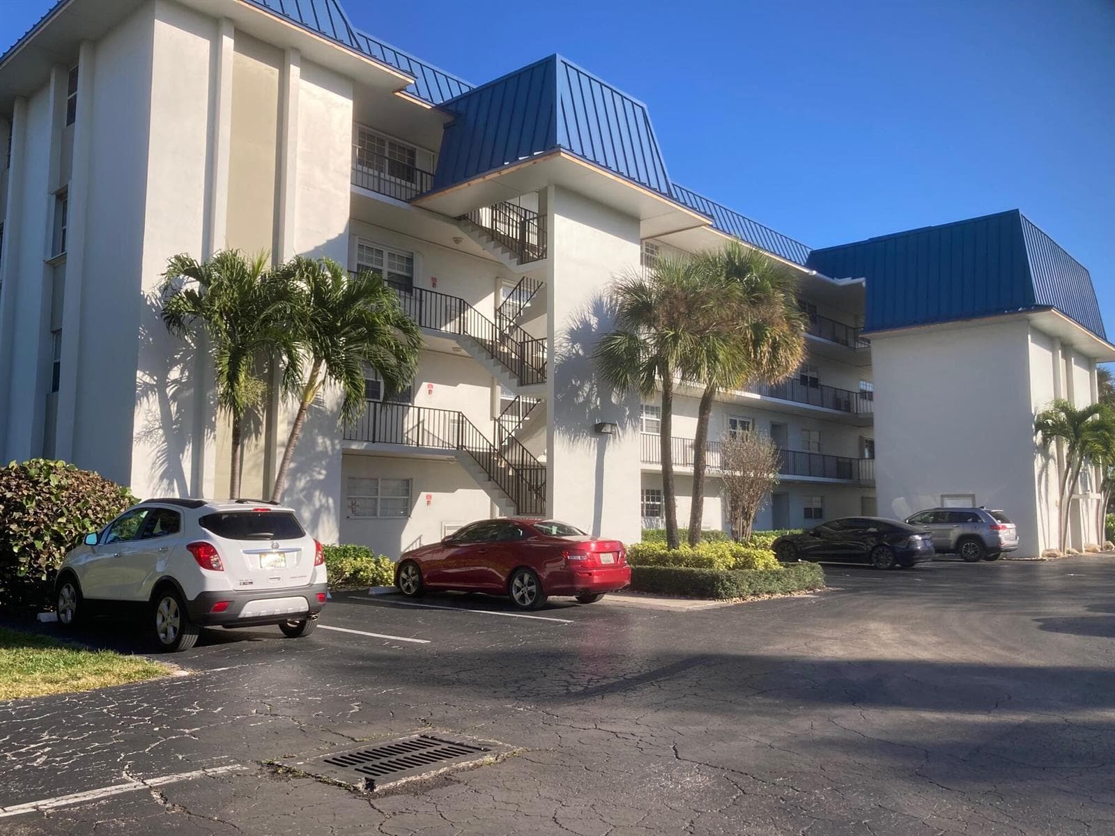 2936 Lake Shore Drive 409 photo 1