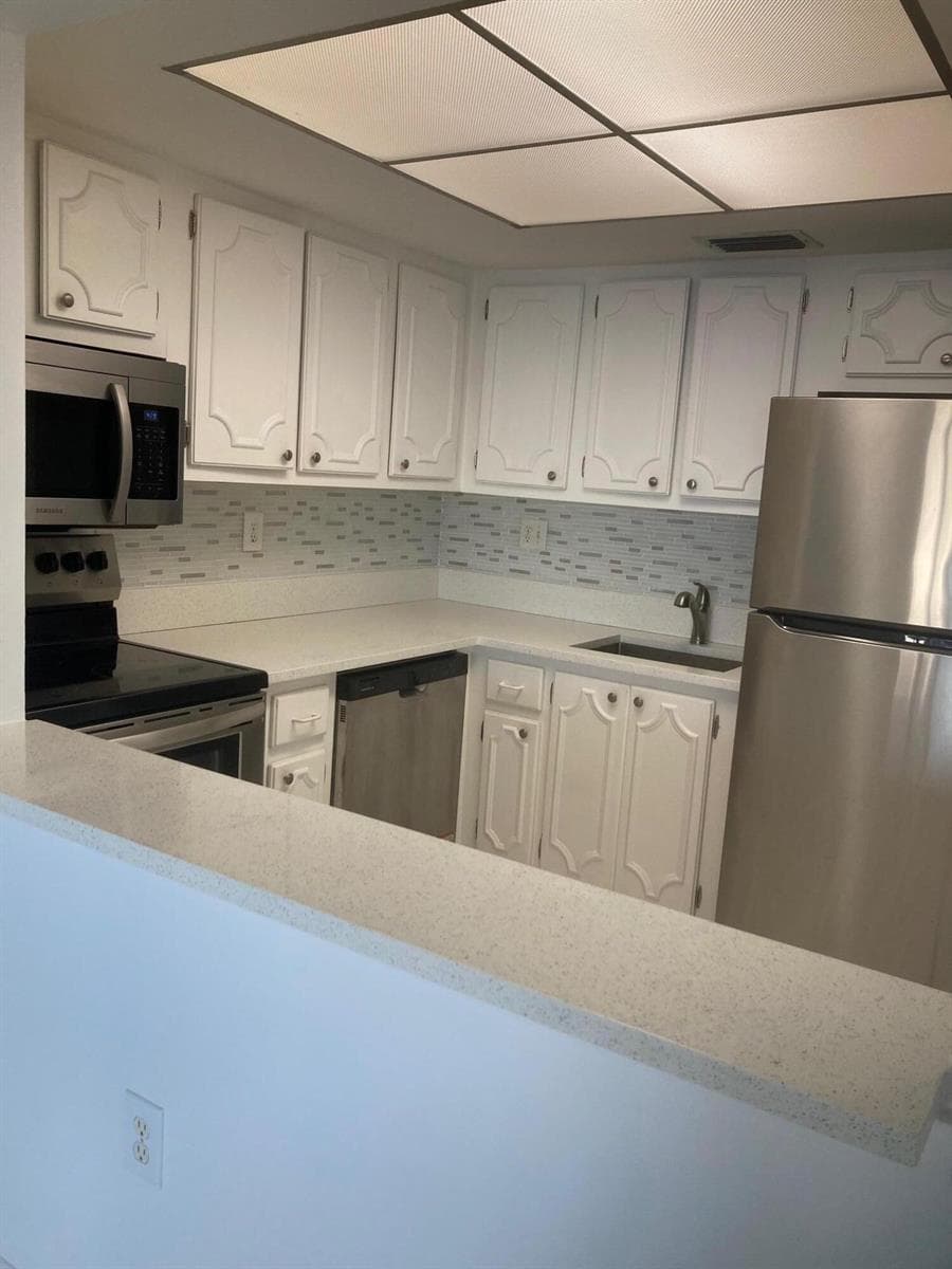 2936 Lake Shore Drive 409 photo 4