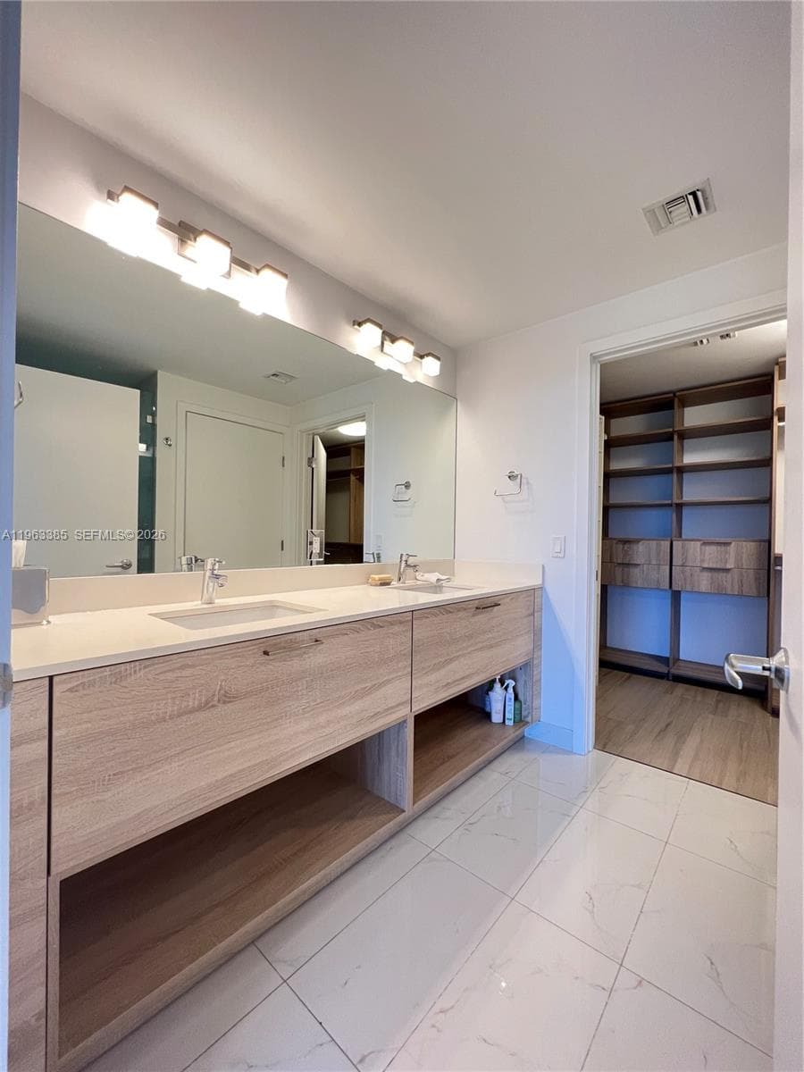 16385 Biscayne Blvd 607 photo 23