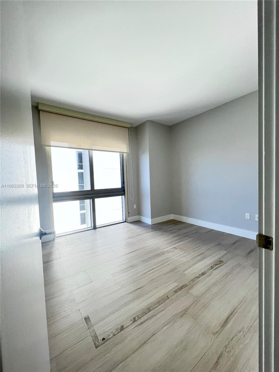 16385 Biscayne Blvd 607 photo 6