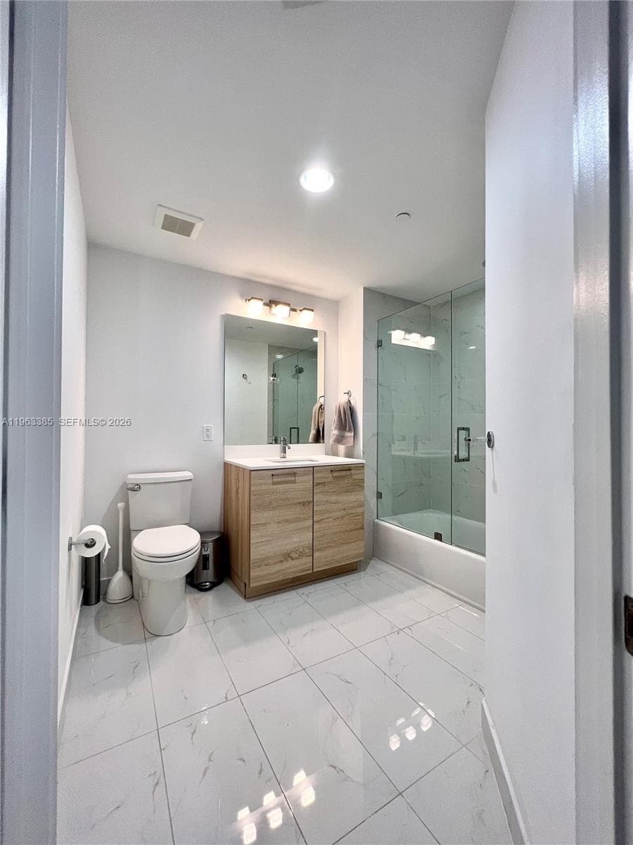 16385 Biscayne Blvd 607 photo 17