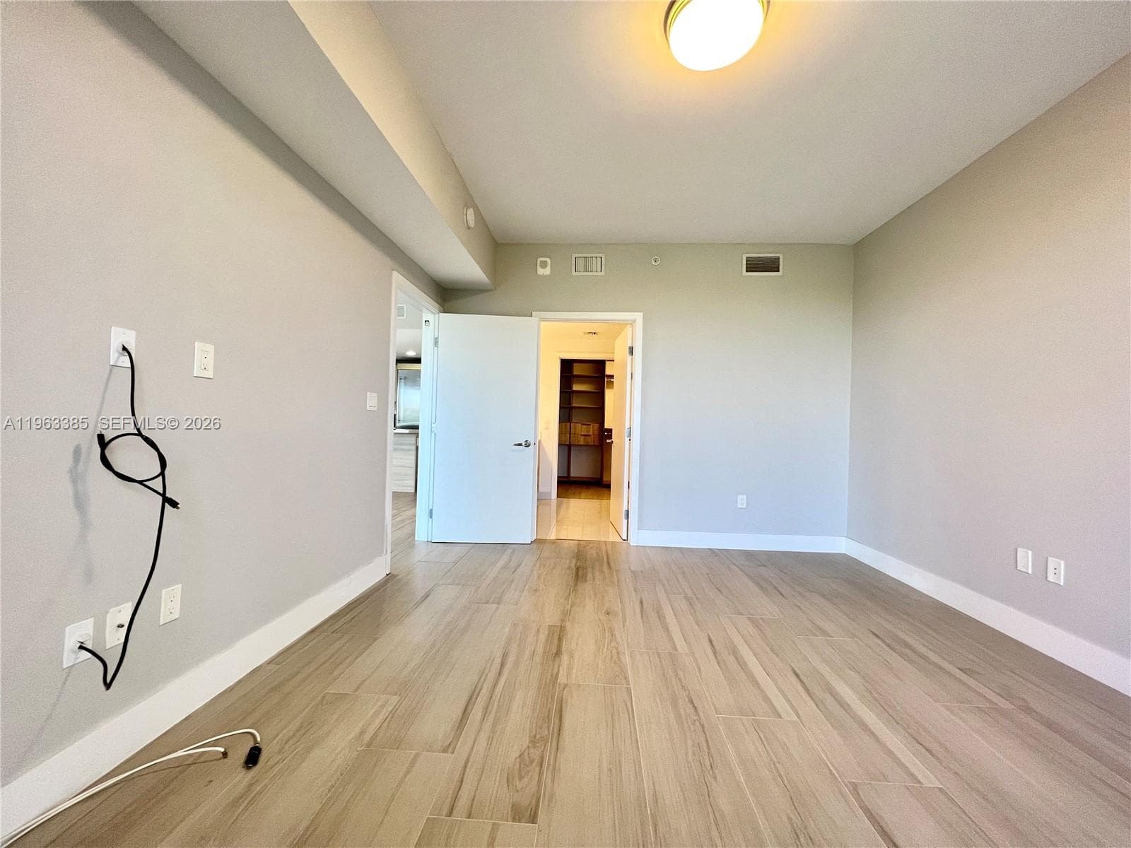 16385 Biscayne Blvd 607 photo 22