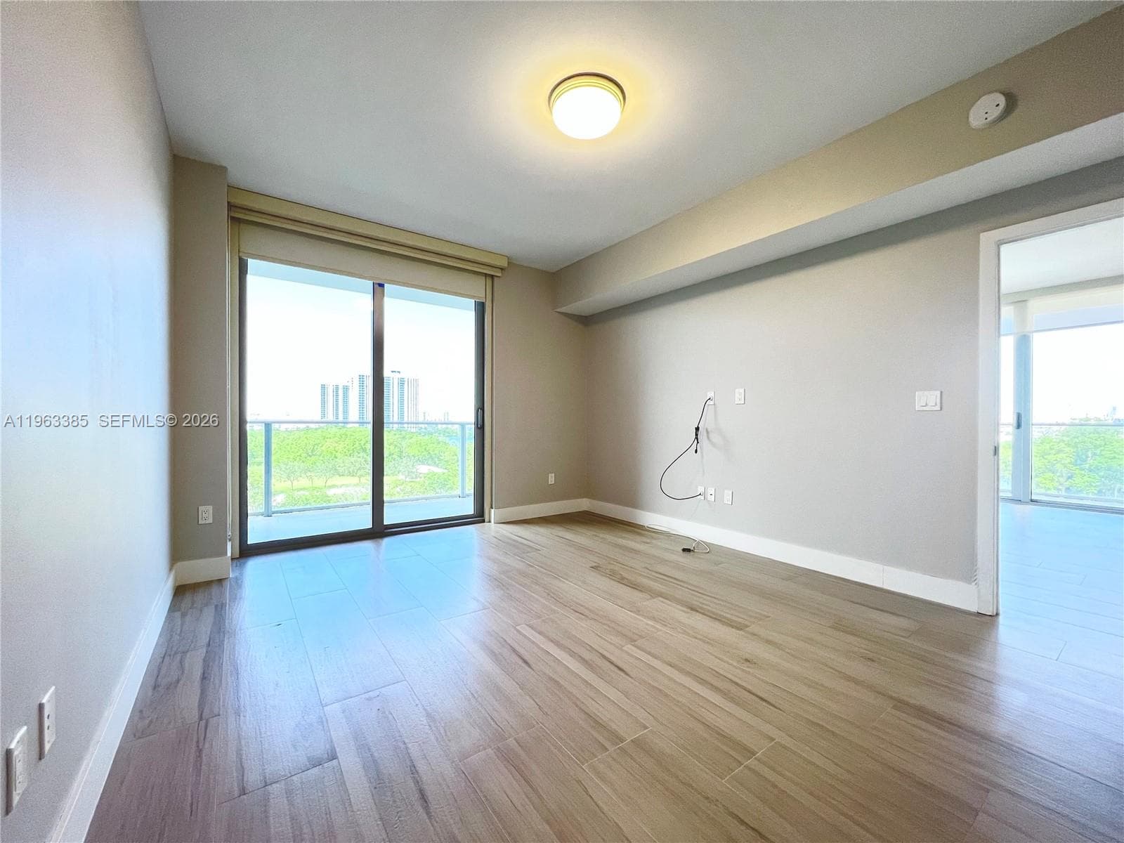 16385 Biscayne Blvd 607 photo 20