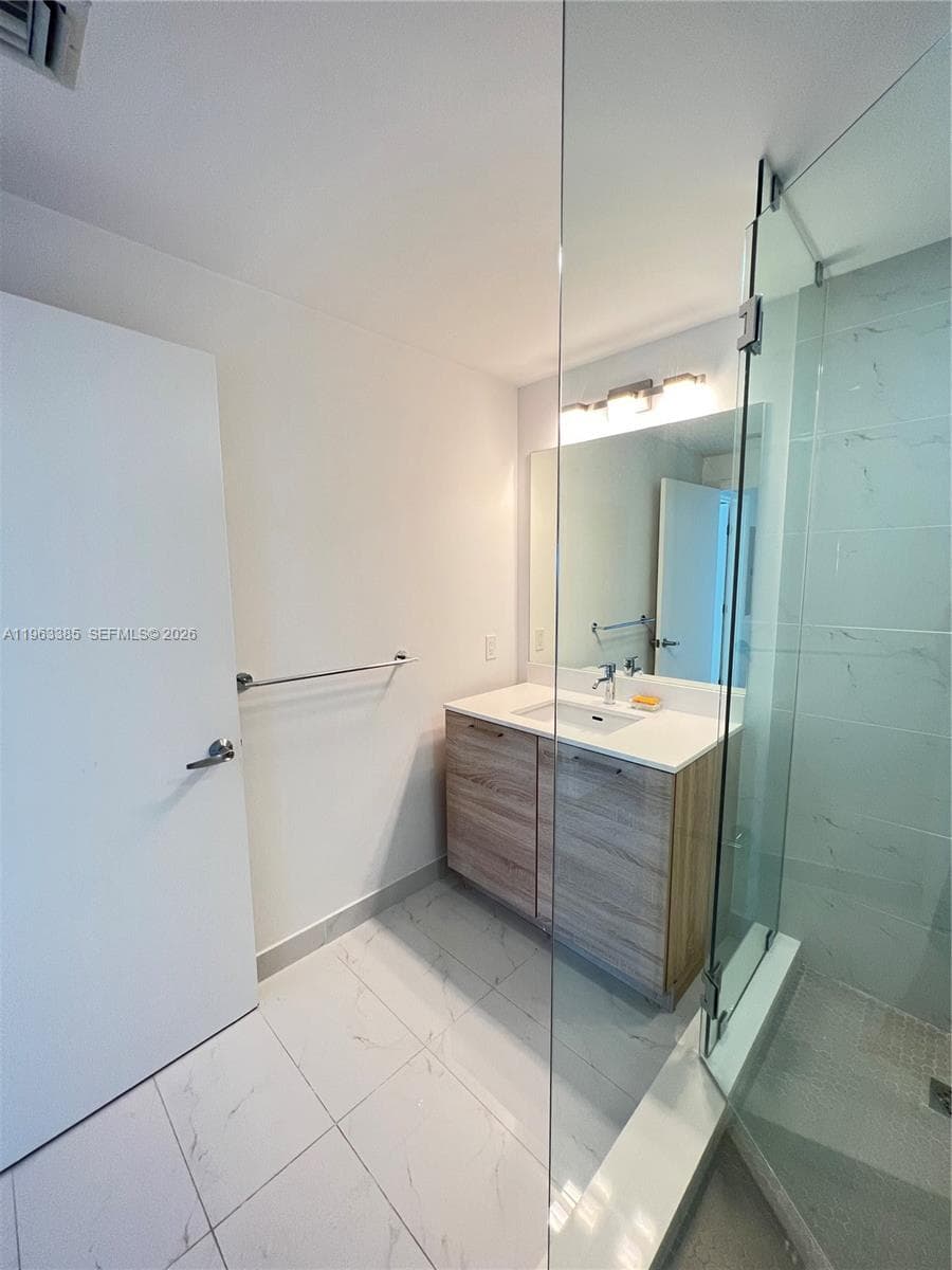 16385 Biscayne Blvd 607 photo 9