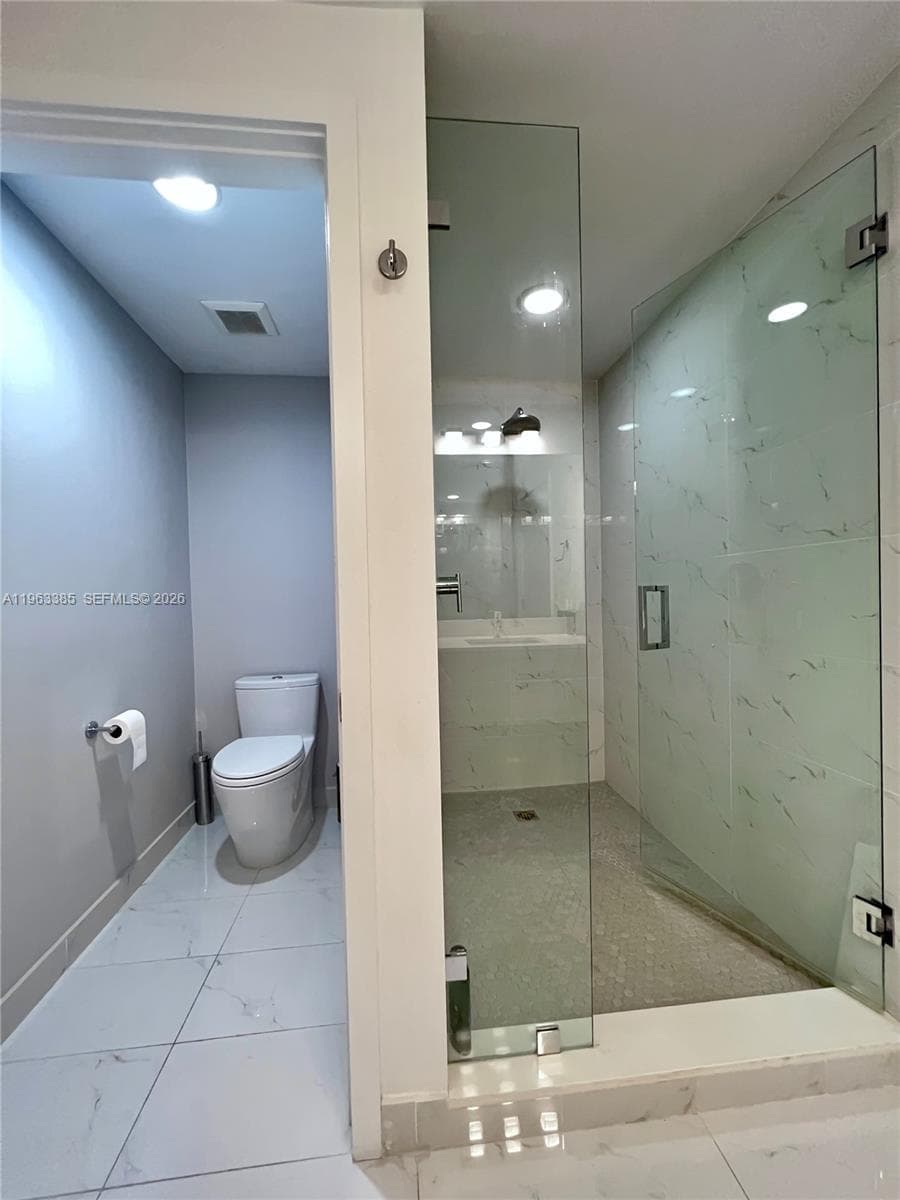 16385 Biscayne Blvd 607 photo 24