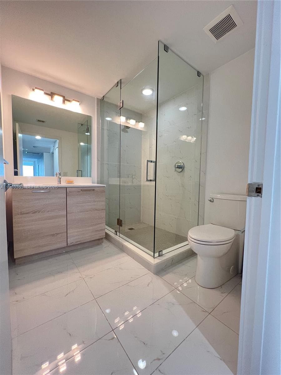 16385 Biscayne Blvd 607 photo 10