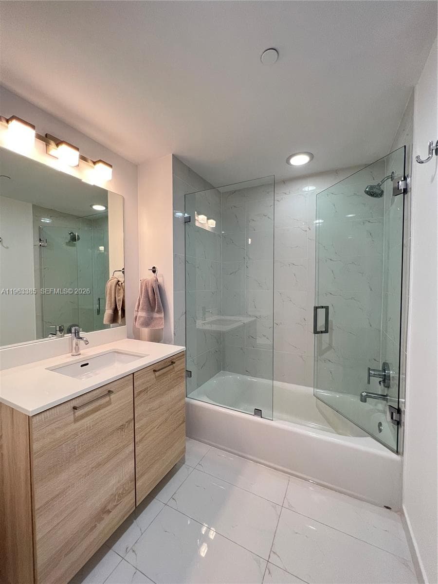 16385 Biscayne Blvd 607 photo 18