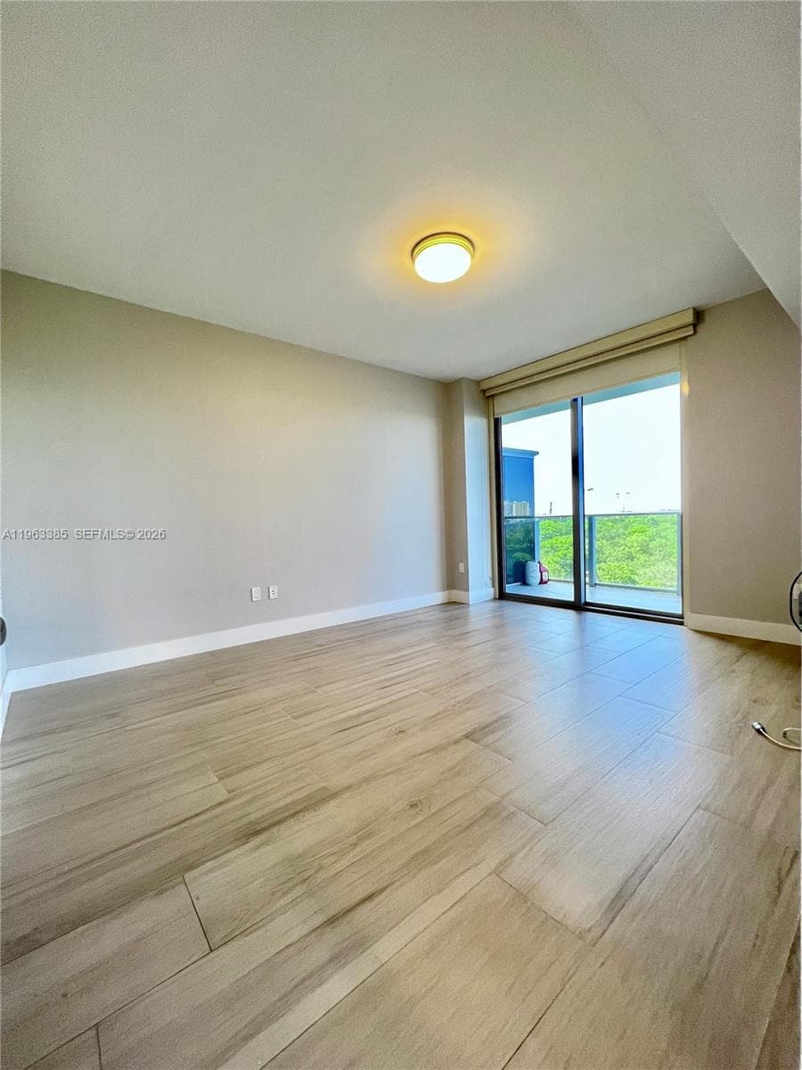 16385 Biscayne Blvd 607 photo 19