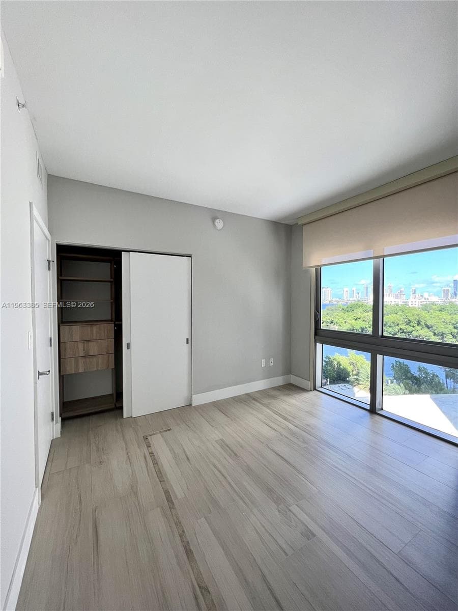 16385 Biscayne Blvd 607 photo 8