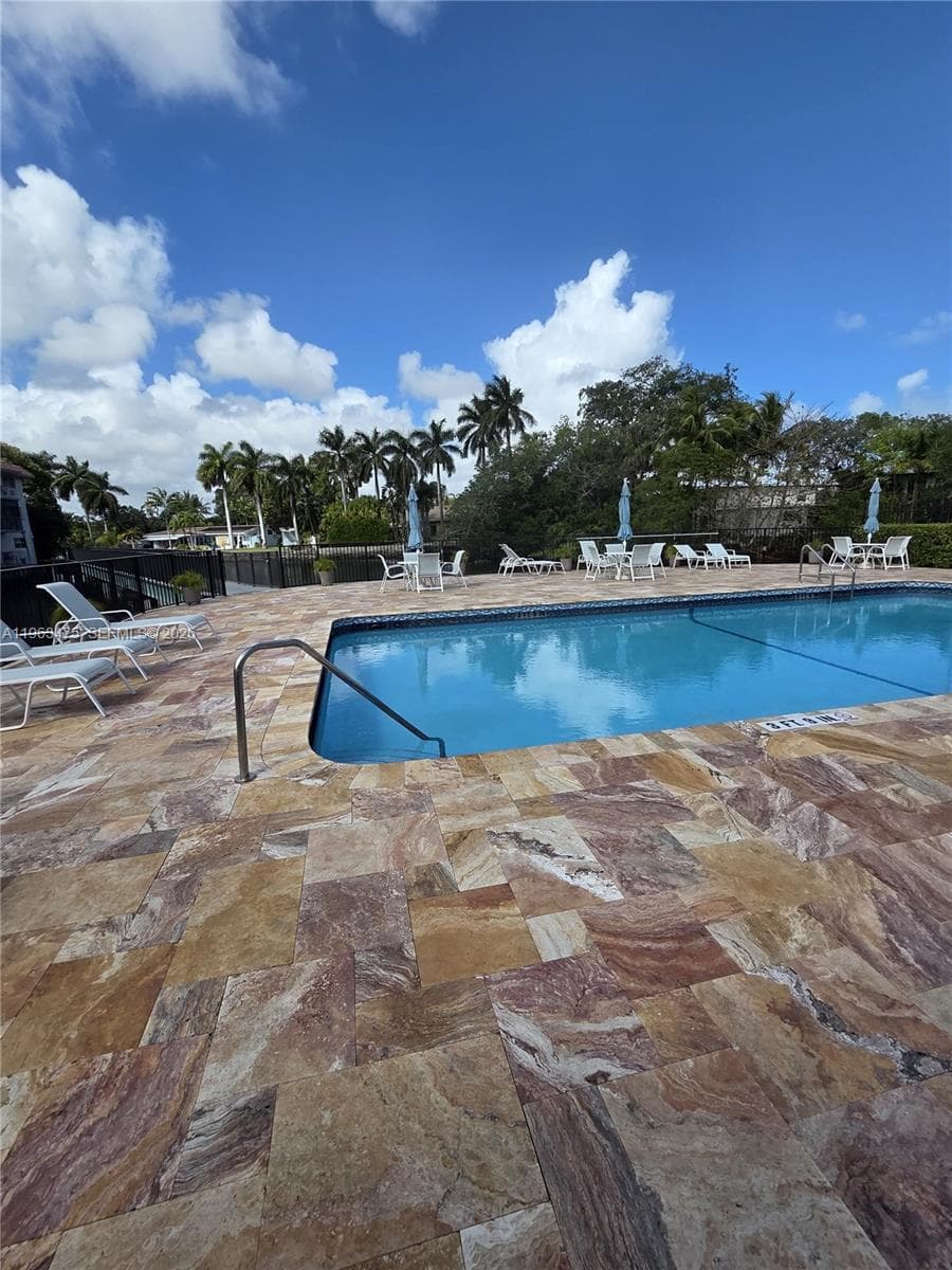 333 17th Ct 203B photo 23