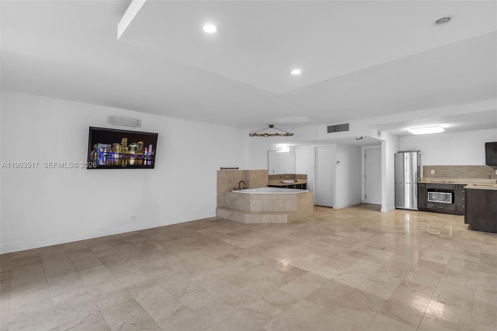 2301 Collins Ave 621 photo 6