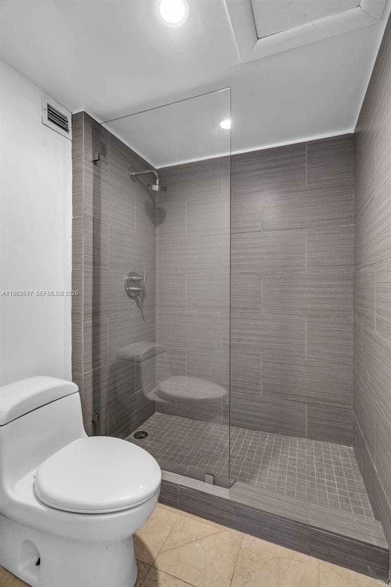 2301 Collins Ave 621 photo 12