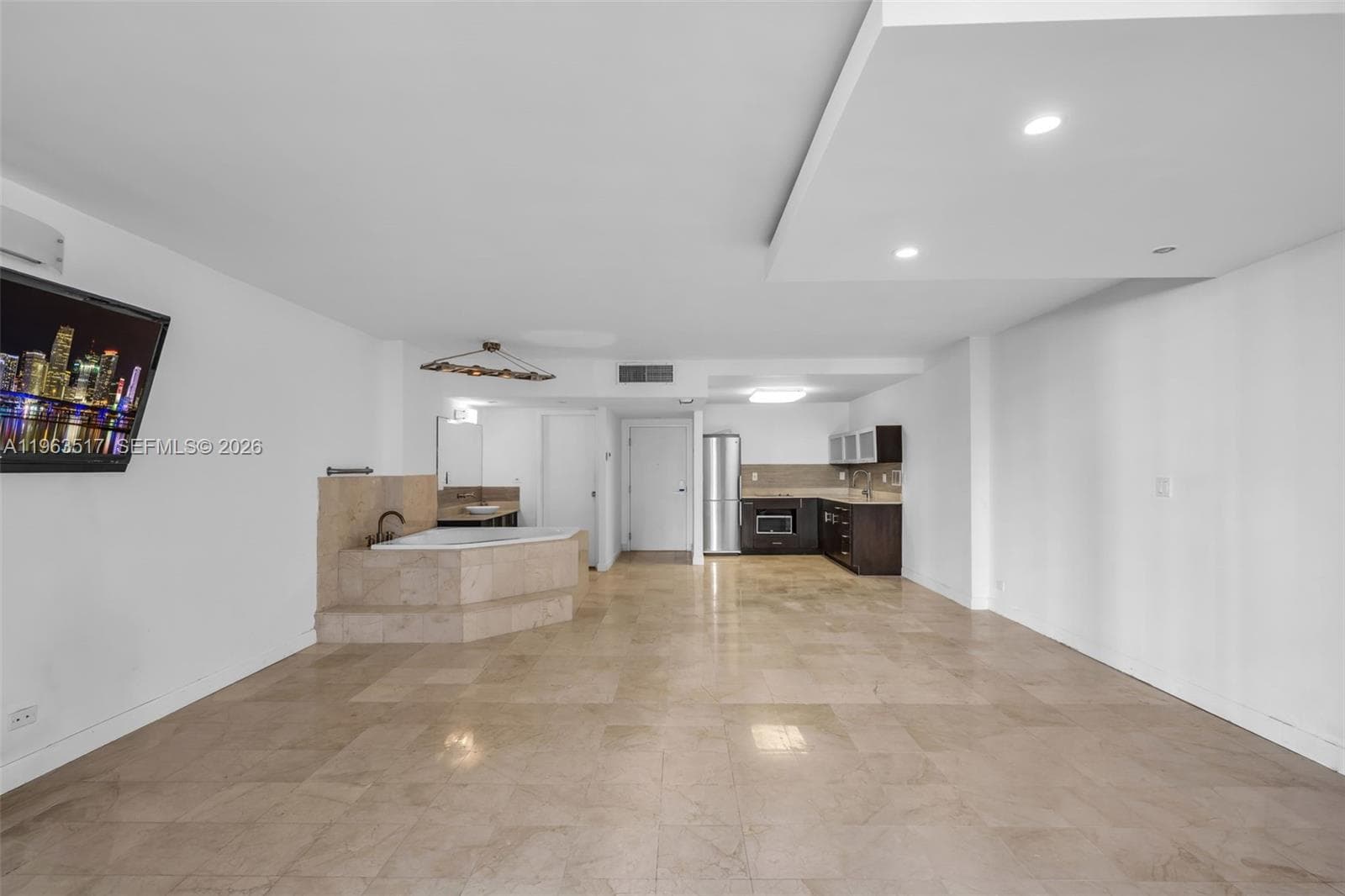 2301 Collins Ave 621 photo 7