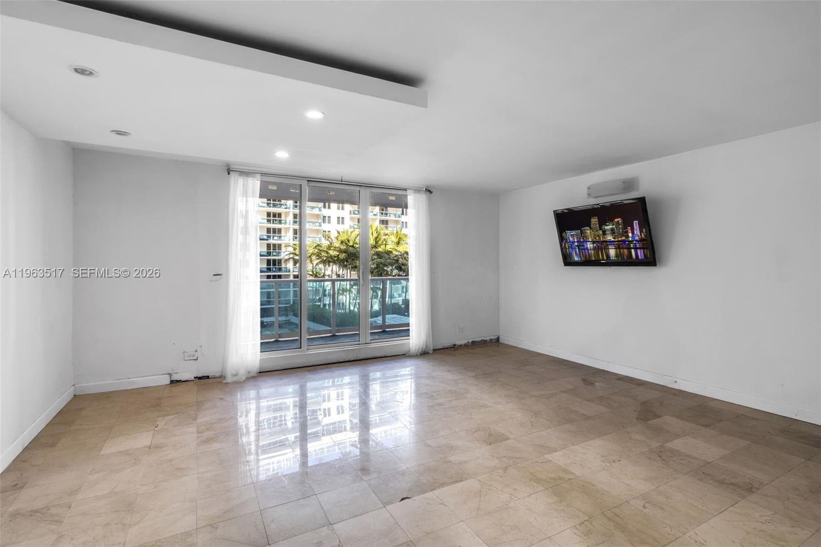2301 Collins Ave 621 photo 5