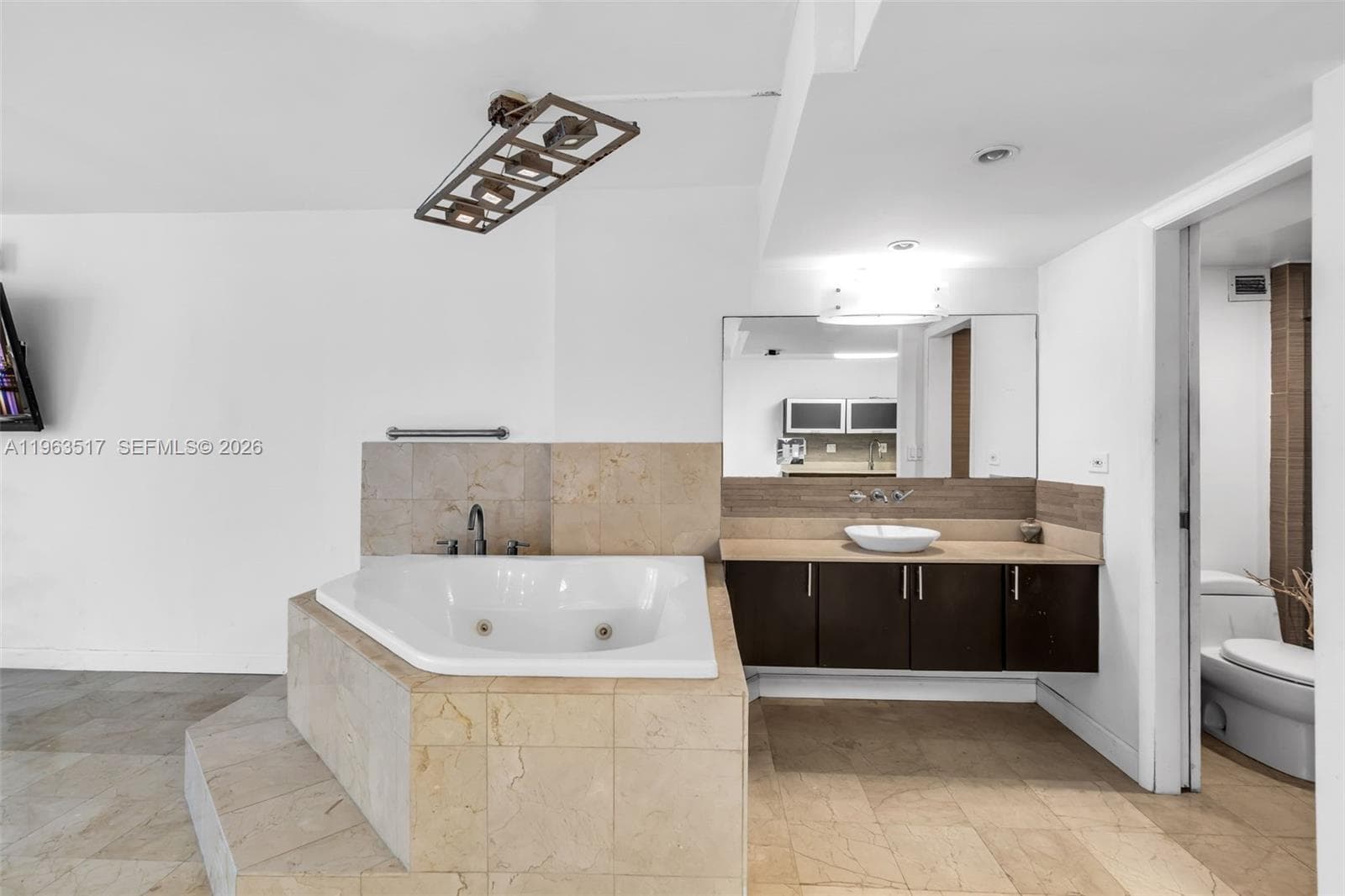 2301 Collins Ave 621 photo 10