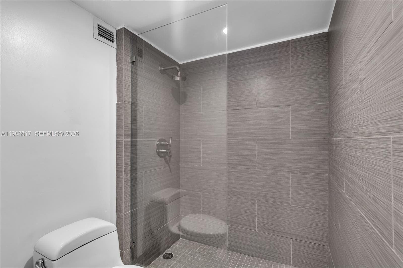 2301 Collins Ave 621 photo 11