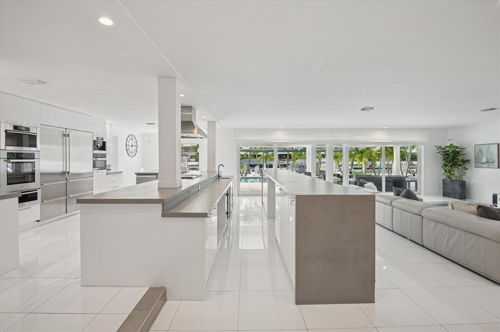 2540 Mercedes Drive photo 16