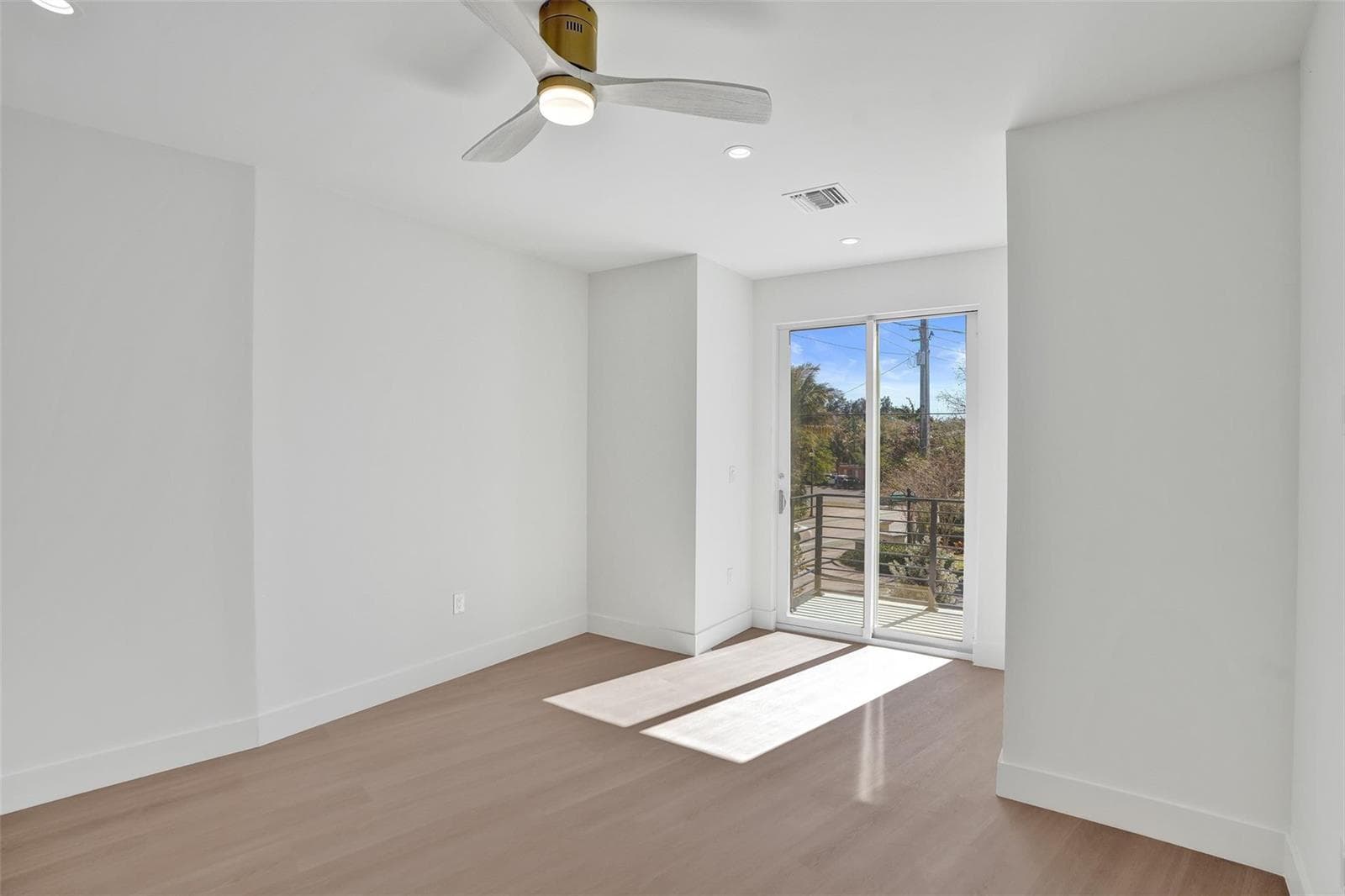 1133 NE 18th Court photo 16