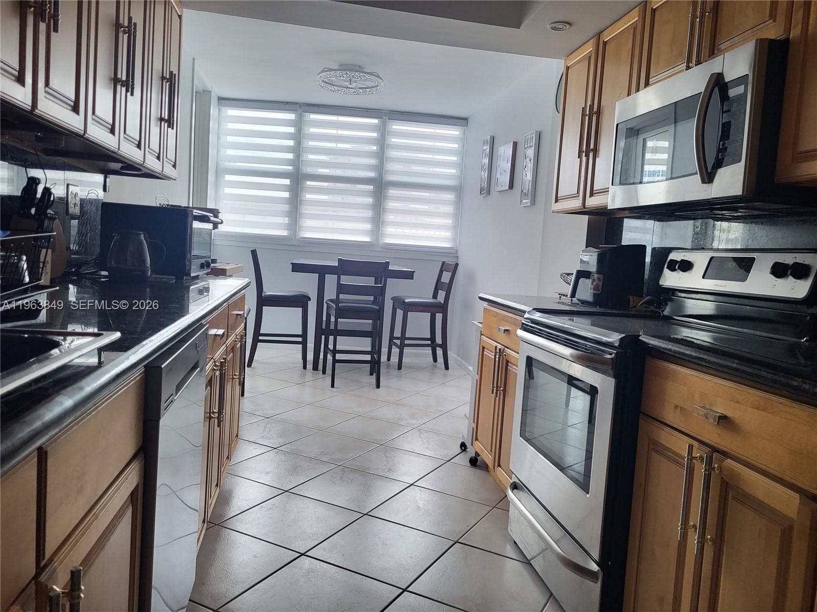 100 Golden Isles Dr 615 photo 4