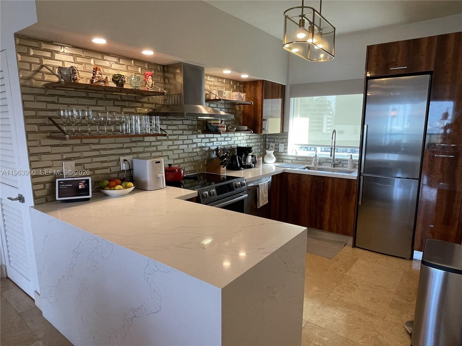 601 NE 36th St 2109 photo 8