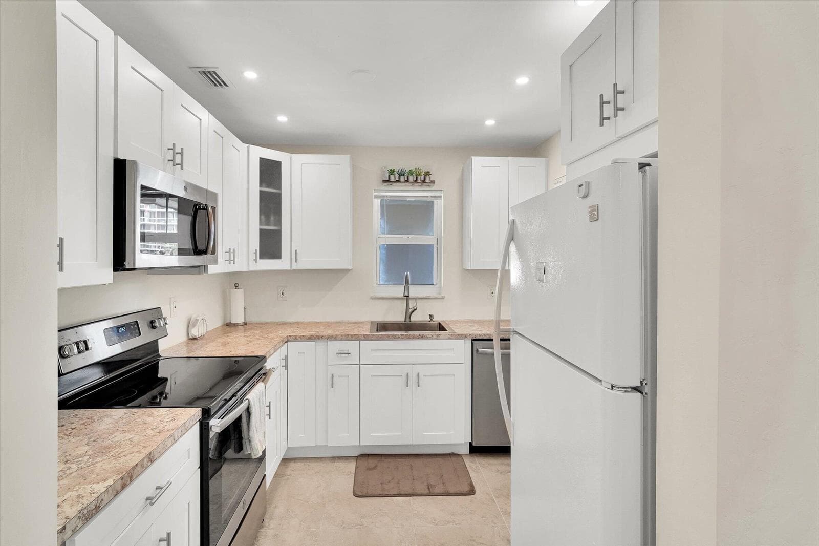2600 Diana Drive 301 photo 7