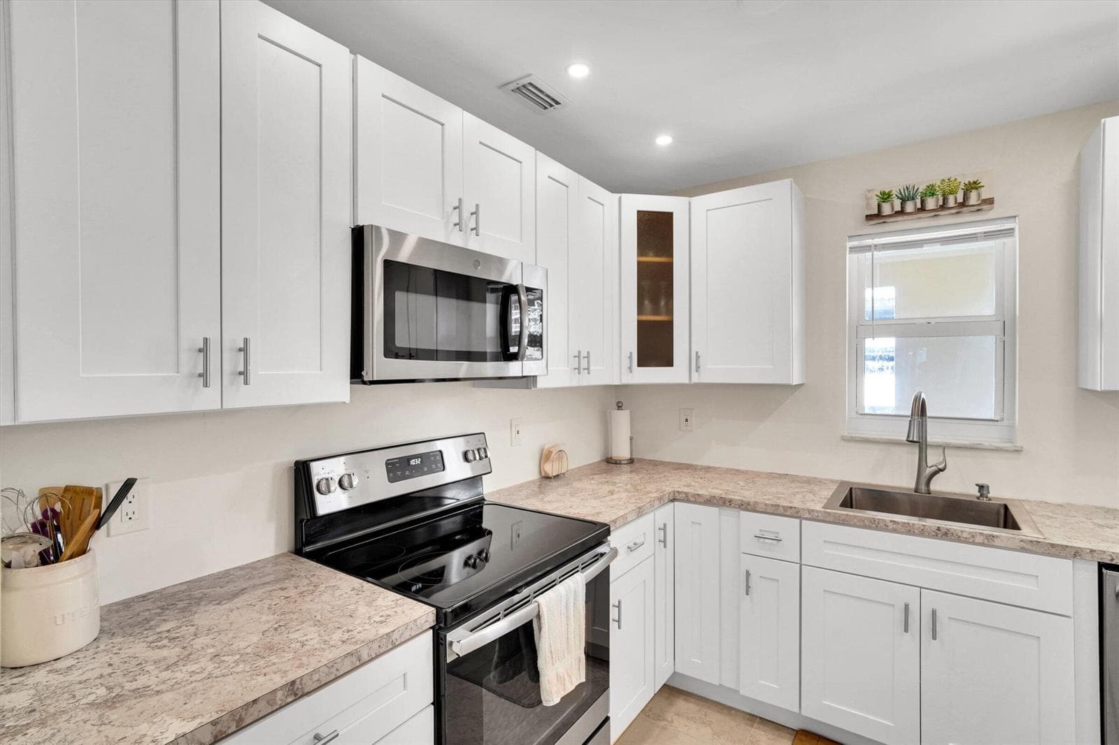 2600 Diana Drive 301 photo 9