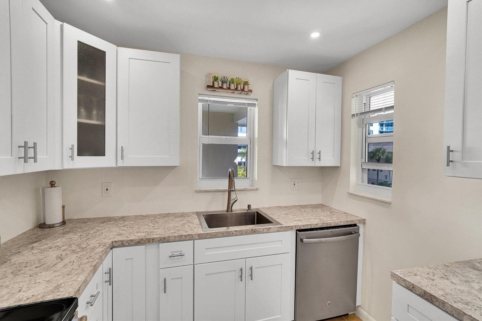 2600 Diana Drive 301 photo 8