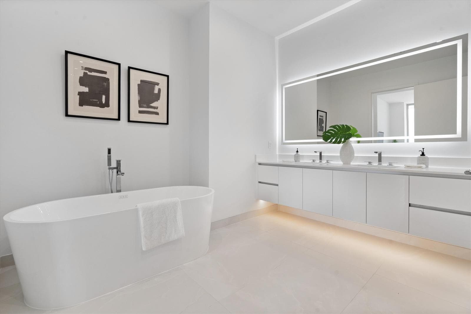 220 S Lake Shore Drive 2305 photo 17