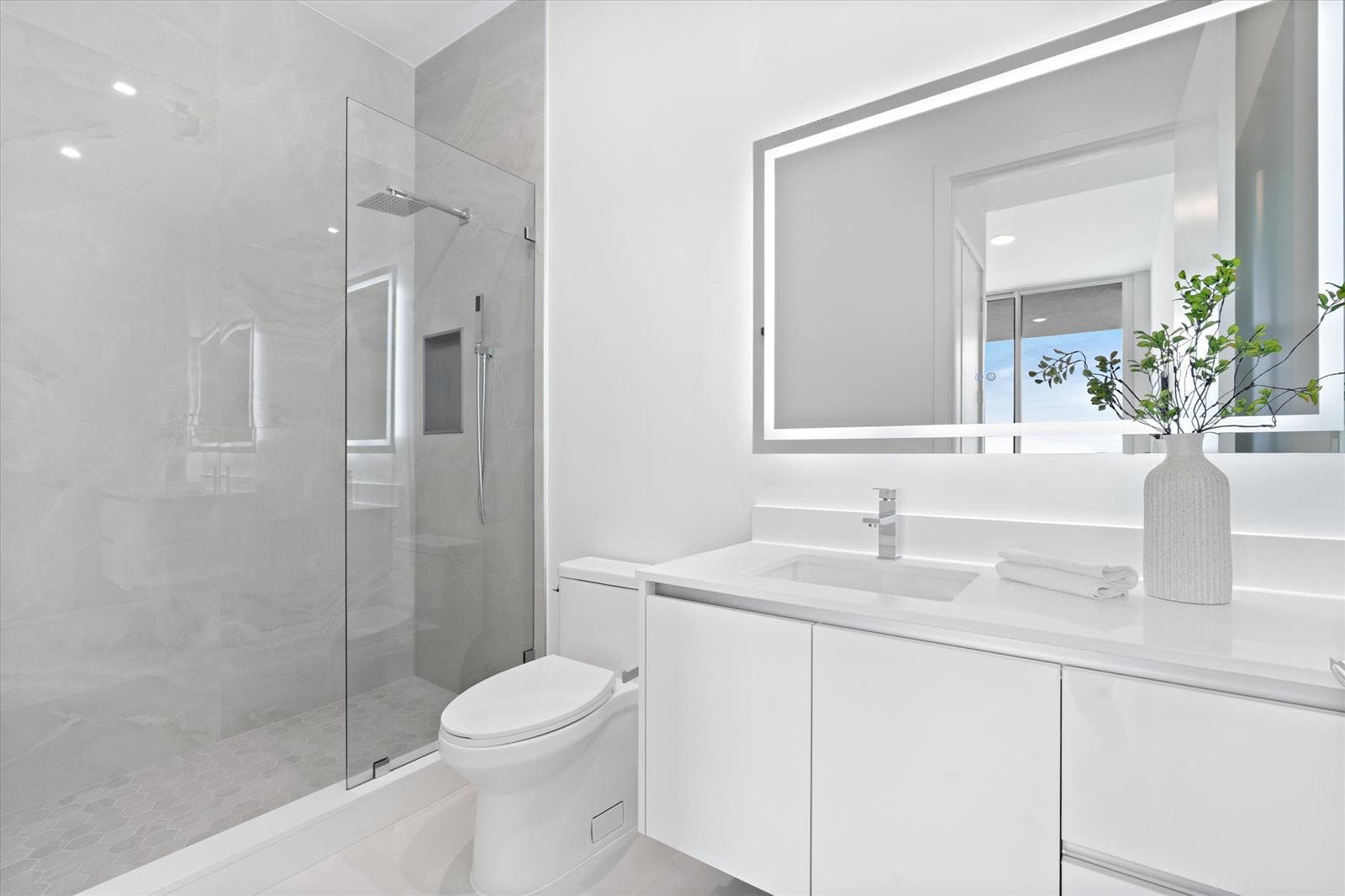 220 S Lake Shore Drive 2305 photo 21