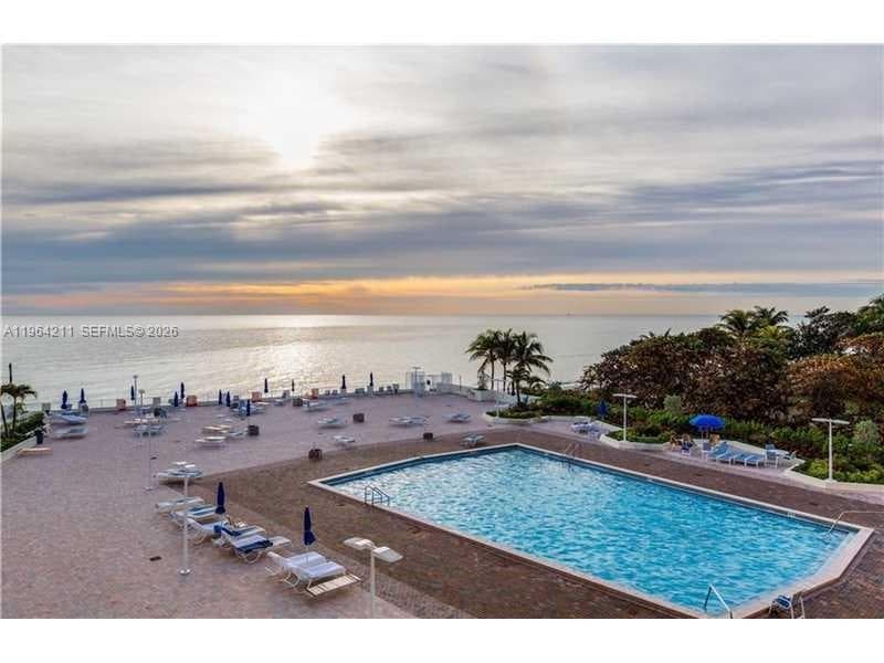 3180 Ocean Dr 1619 photo 2