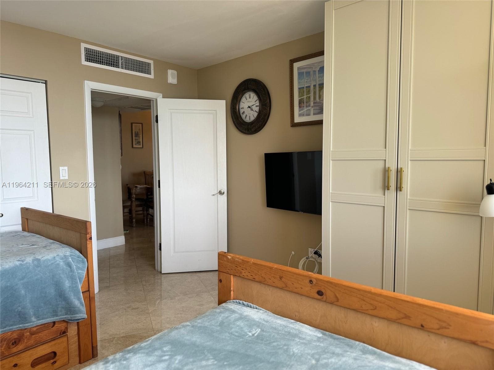 3180 Ocean Dr 1619 photo 12