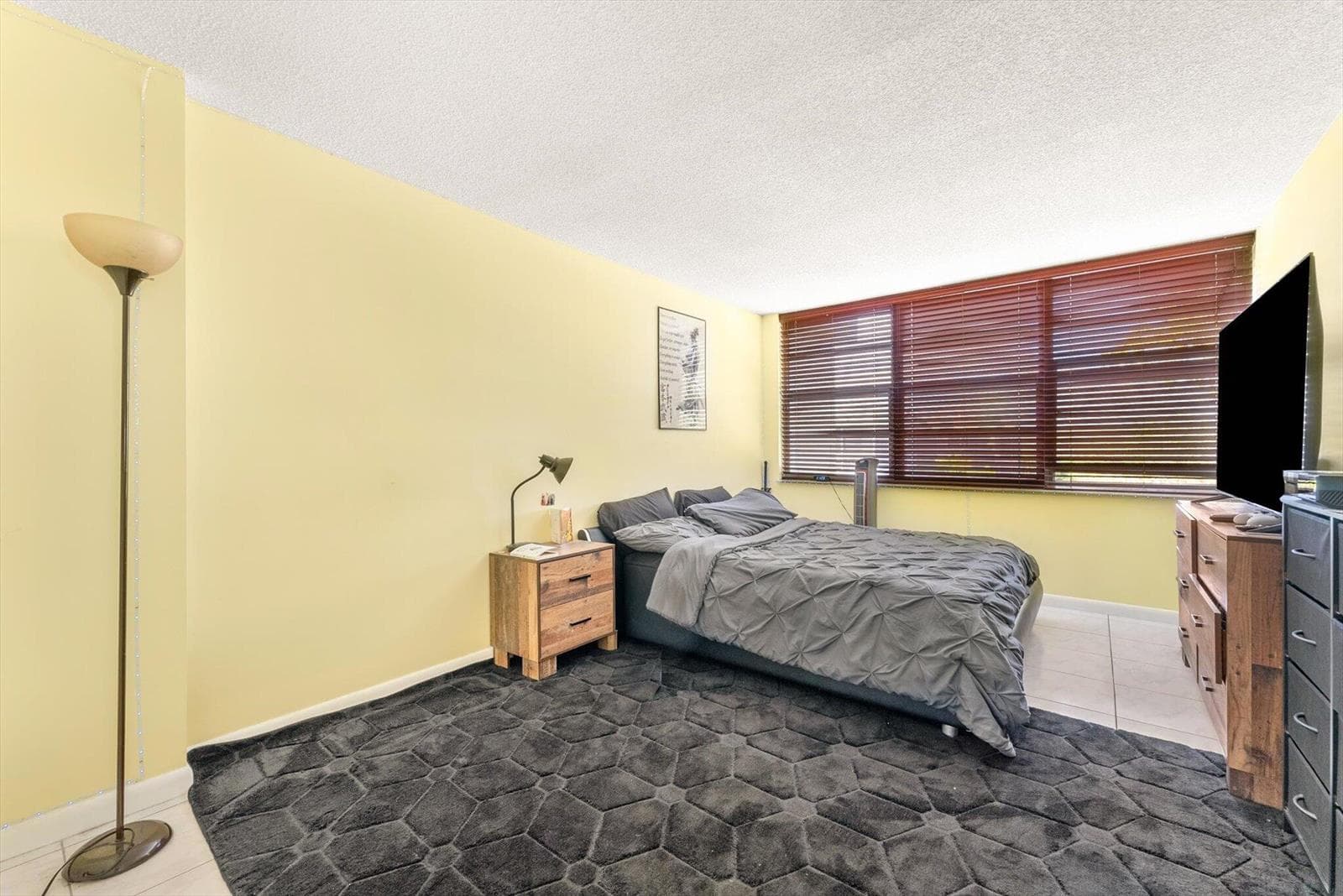 2751 Taft Street 403 photo 12