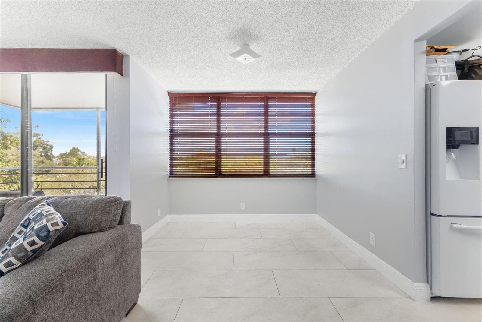 2751 Taft Street 403 photo 7