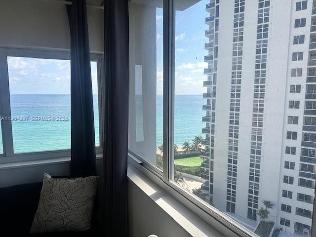 19201 Collins Ave 1044 photo 4