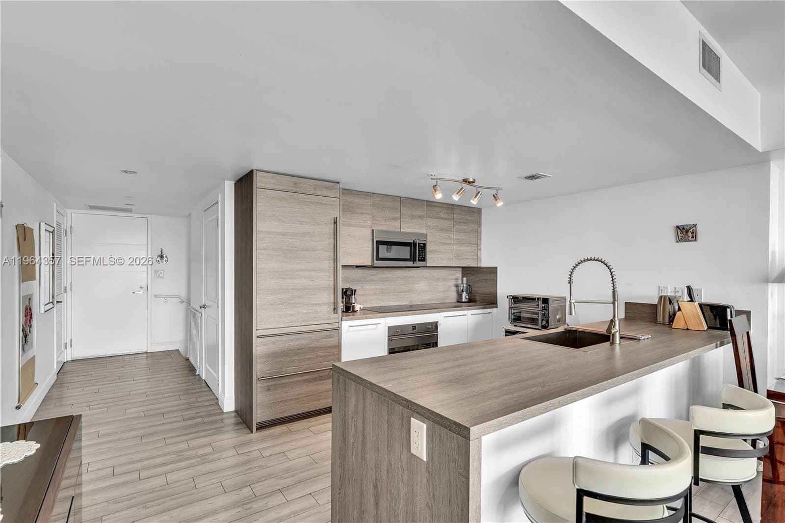 400 Sunny Isles Blvd 907 photo 9