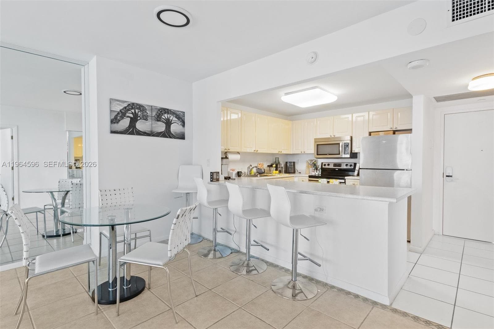 2301 Collins Ave 504 photo 6