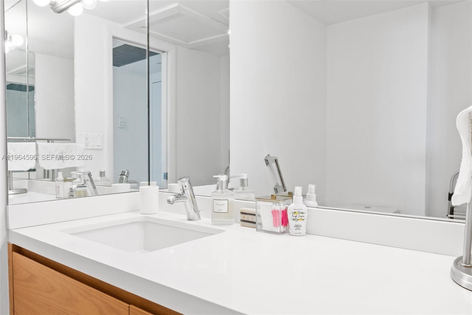 2301 Collins Ave 504 photo 16