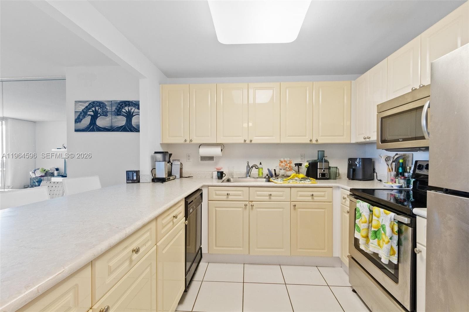 2301 Collins Ave 504 photo 8