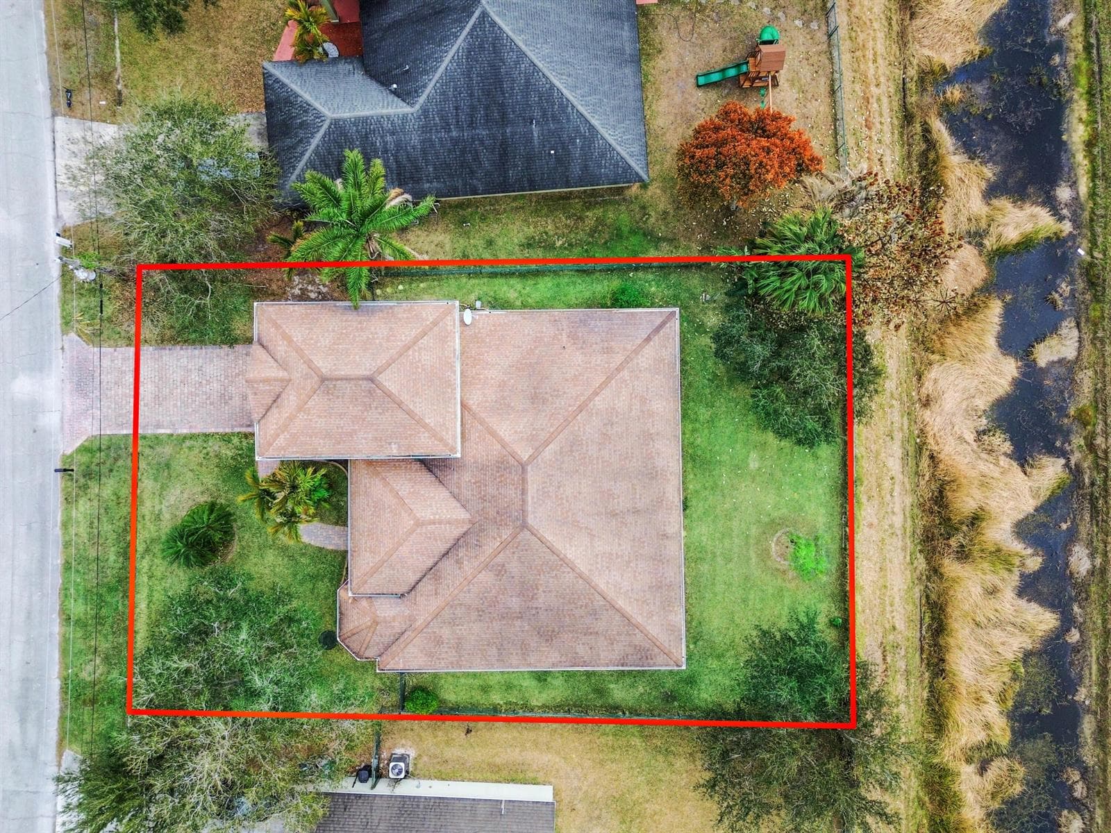 2334 SW Webster Lane photo 3
