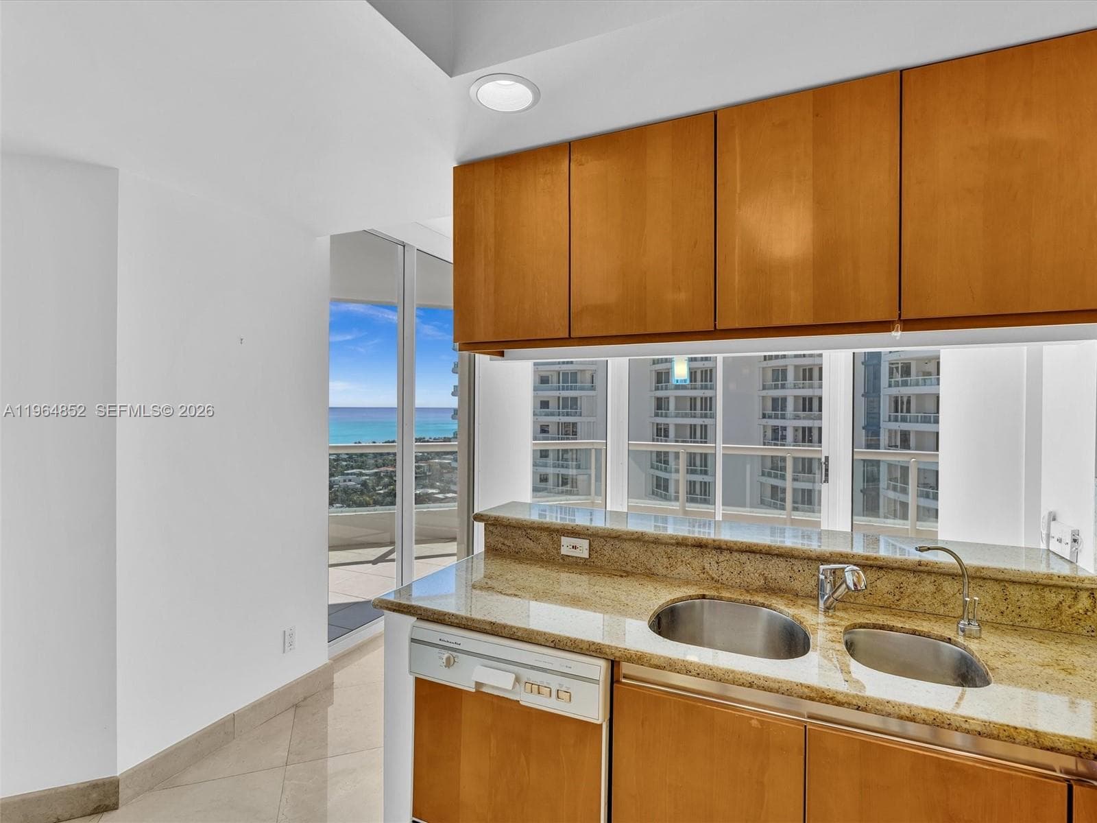21150 Point Pl 2601 photo 9