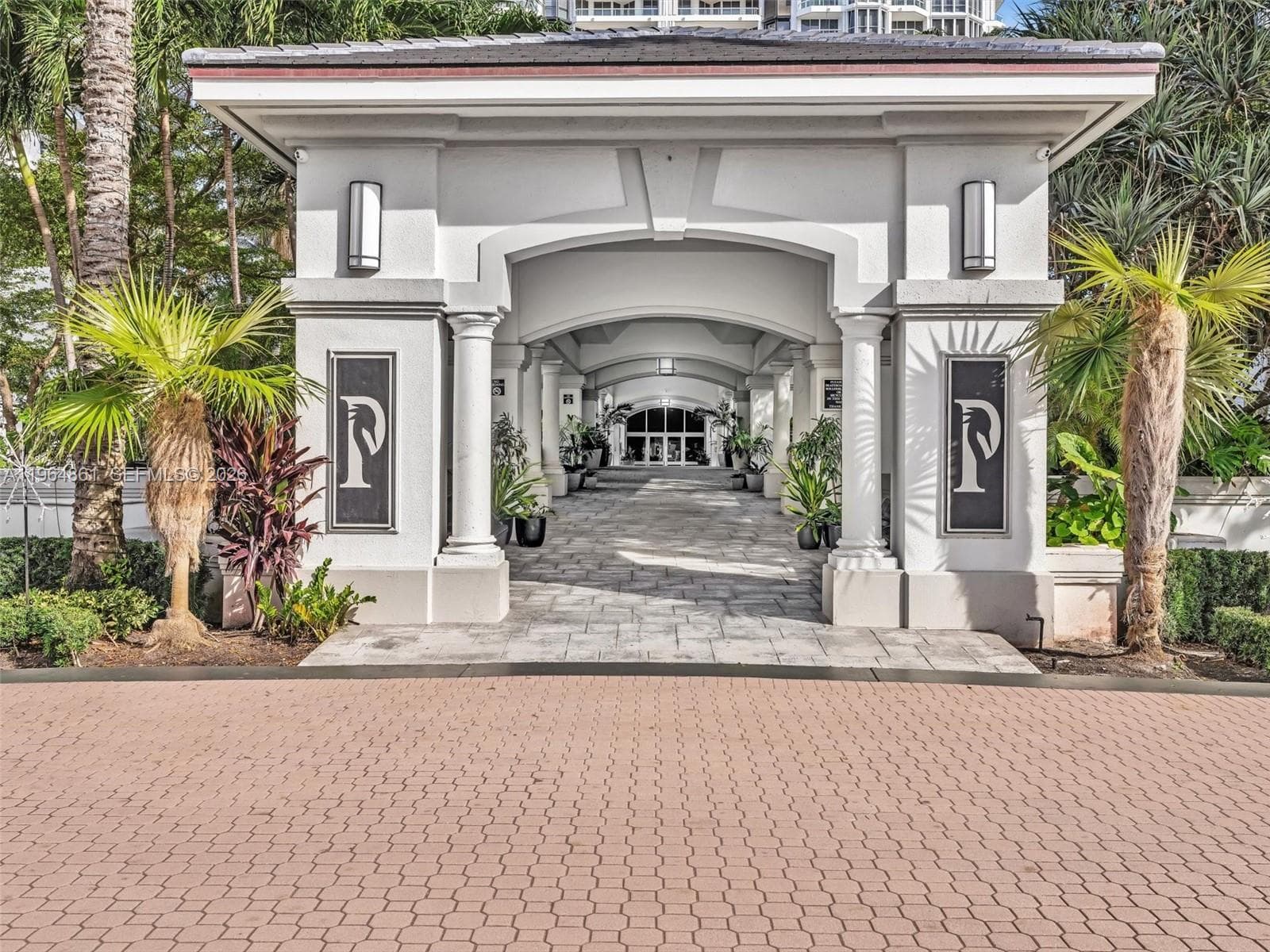 21150 Point Pl 305 photo 23