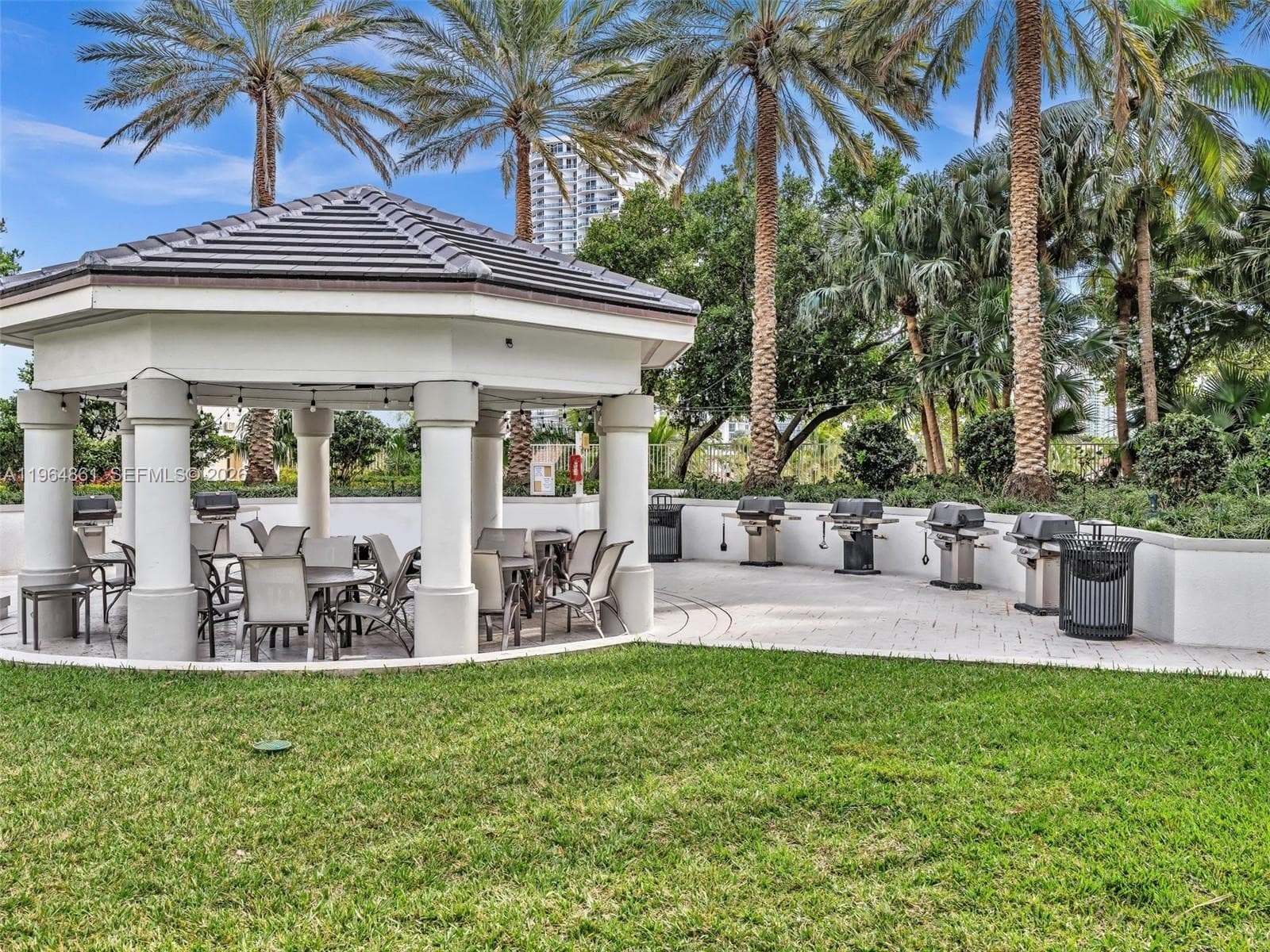 21150 Point Pl 305 photo 20