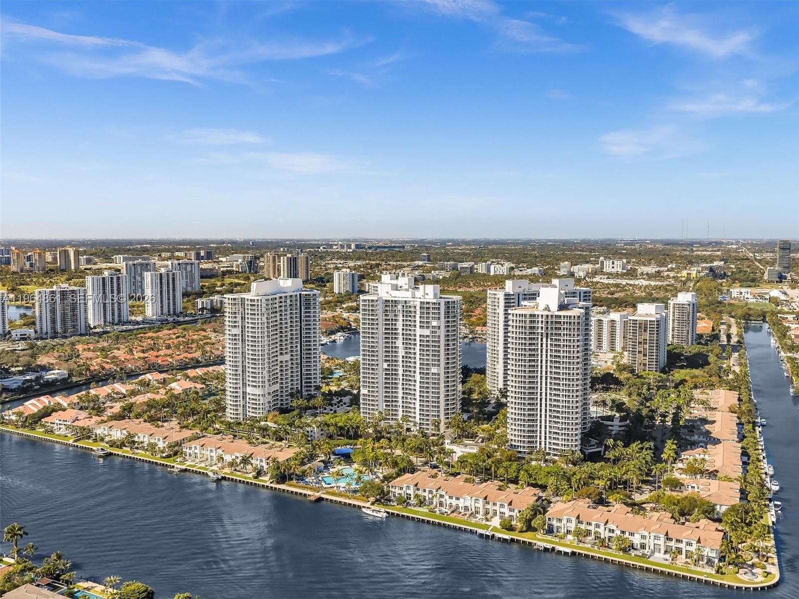 21150 Point Pl 305 photo 15