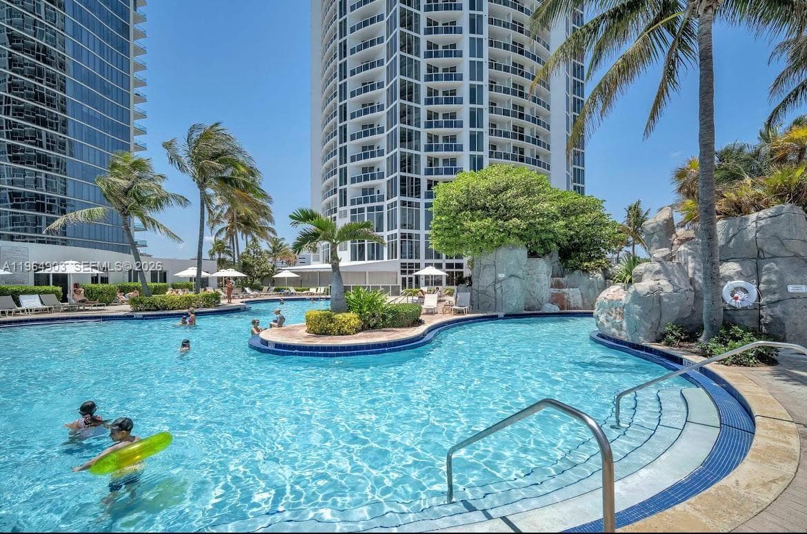 18001 Collins Ave 917 photo 2