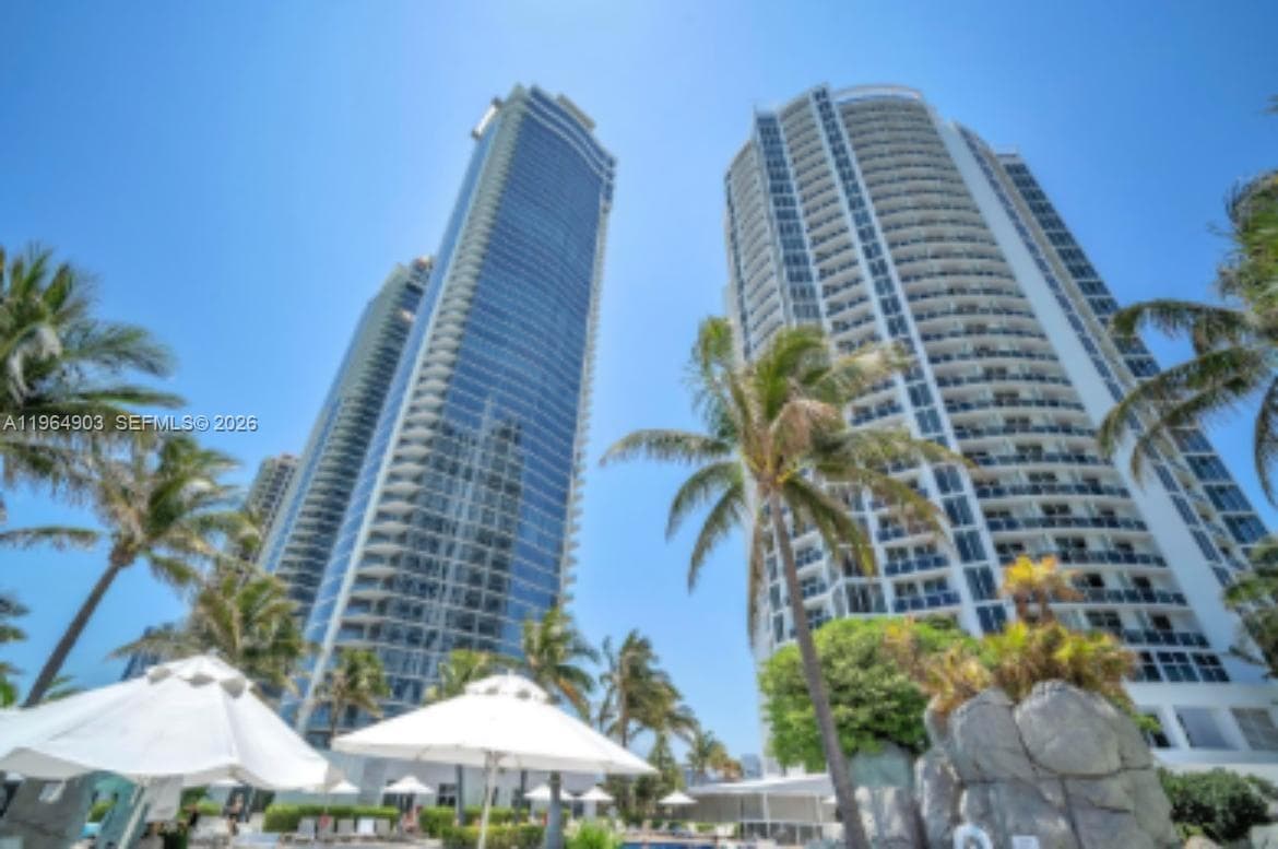 18001 Collins Ave 917 photo 17