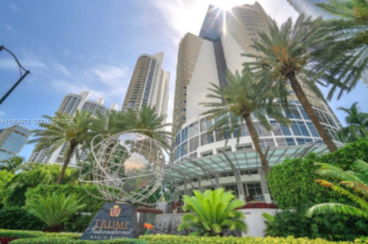 18001 Collins Ave 917 photo 16
