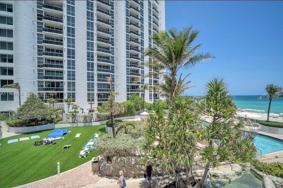 18001 Collins Ave 917 photo 11