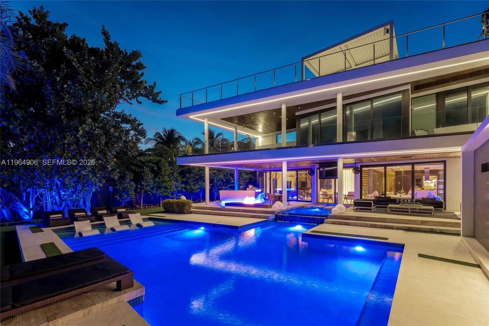 528 Lakeview Ct photo 2