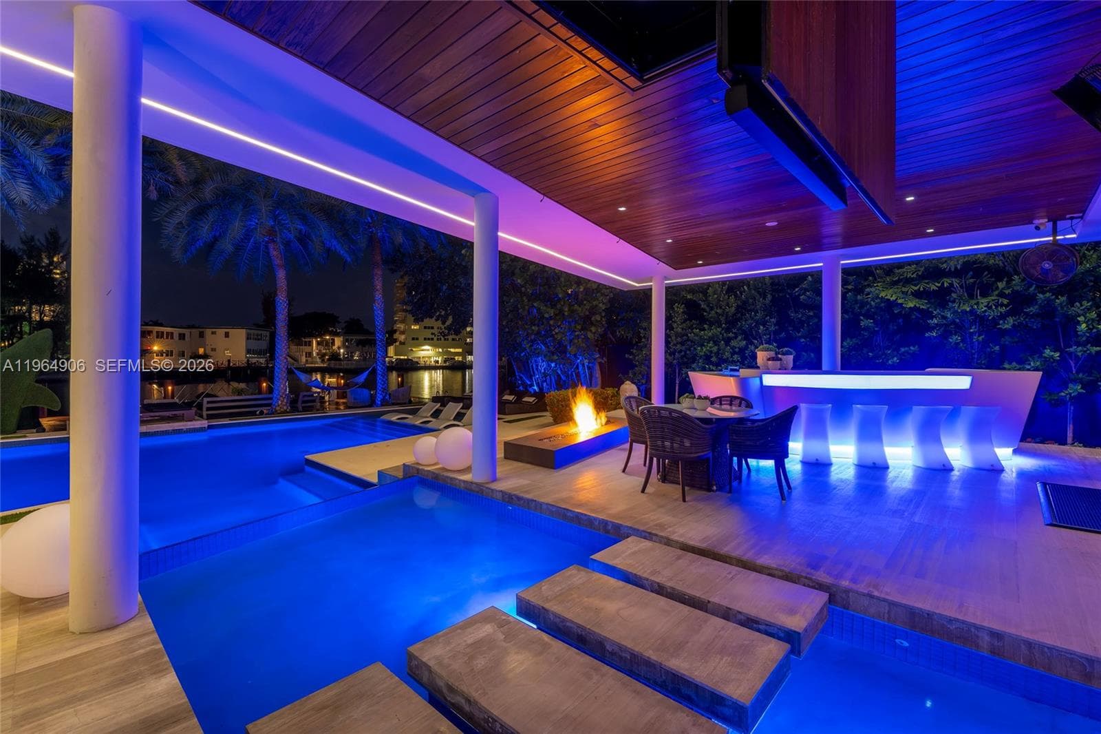 528 Lakeview Ct photo 7